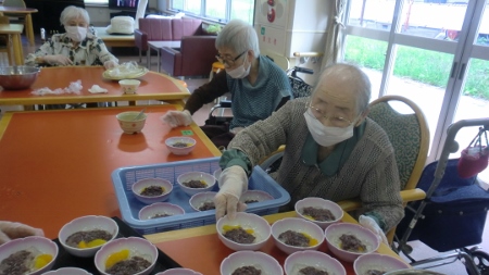 かがやきの丘一般棟「美味しい秋！！10月のおやつ作り」