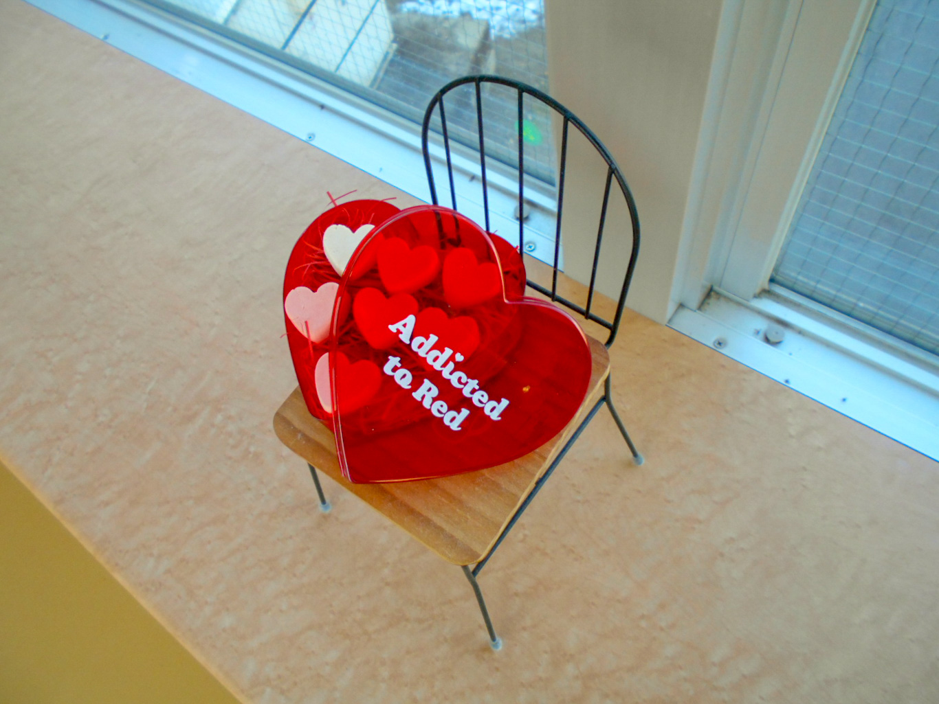 川西湖山病院「2月の渡り廊下装飾～バレンタイン～」