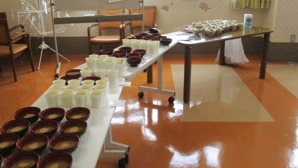 川西湖山病院 看介護部「備蓄食提供訓練」