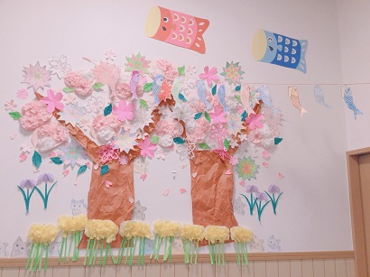 楓の家　　～花🌼満開！壁画創作完成～
