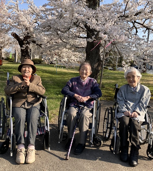 かがやきの丘「桜の花見ドライブ」通所介護