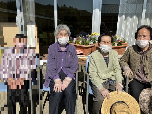 かがやきの丘「花植え」通所リハビリ