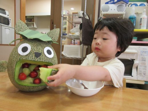 保育室ぽかぽか「美味しいメロンが届きました」