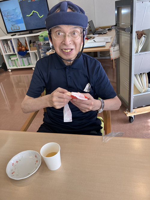 かがやきの丘　せんべいを食べよう　通所リハビリ
