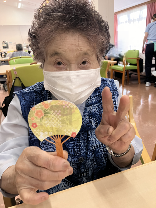 かがやきの丘　ミニうちわ作り　通所リハビリ