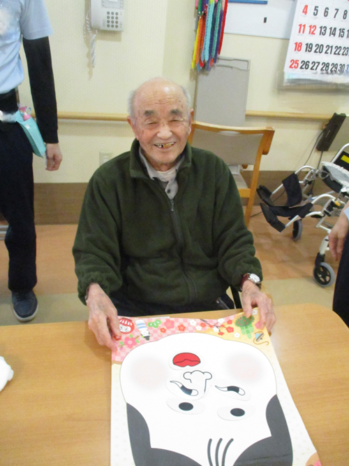 かがやきの丘「爆笑の連続！福笑い」さくら棟