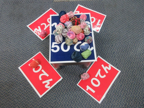 かがやきの丘「水・木限定得点お手玉入れ大会」デイサービスセンターかがやき